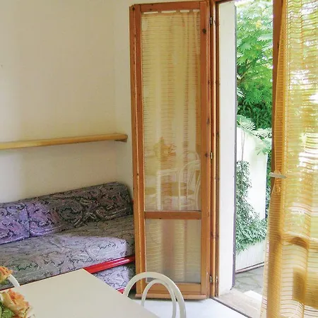 Viale Trappes 8 Daire *